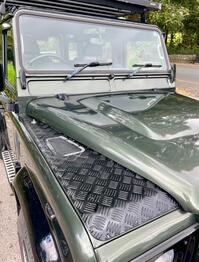 LAND ROVER DEFENDER 90