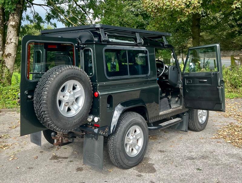 LAND ROVER DEFENDER 90