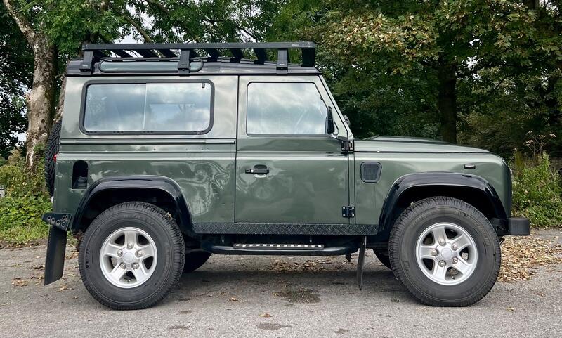LAND ROVER DEFENDER 90