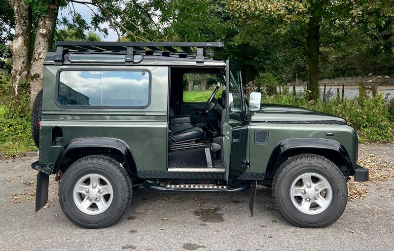 LAND ROVER DEFENDER 90