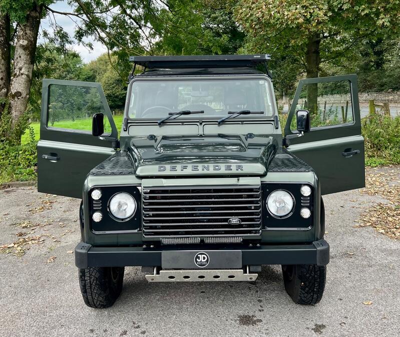 LAND ROVER DEFENDER 90