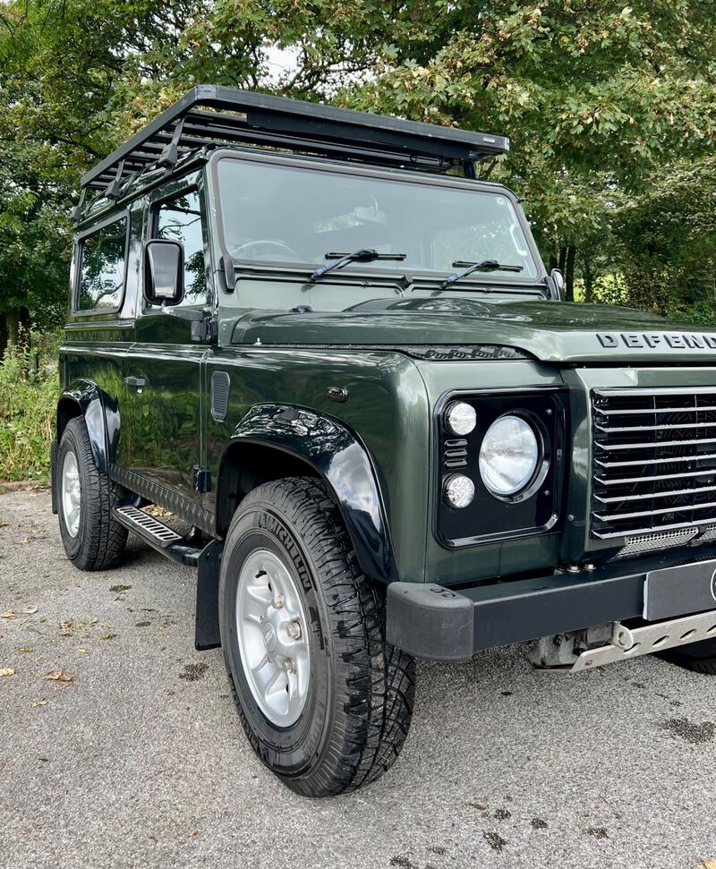 LAND ROVER DEFENDER 90