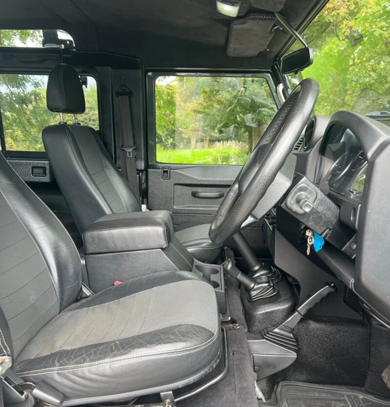 LAND ROVER DEFENDER 90