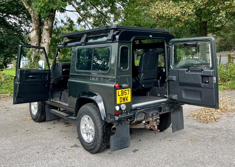 LAND ROVER DEFENDER 90