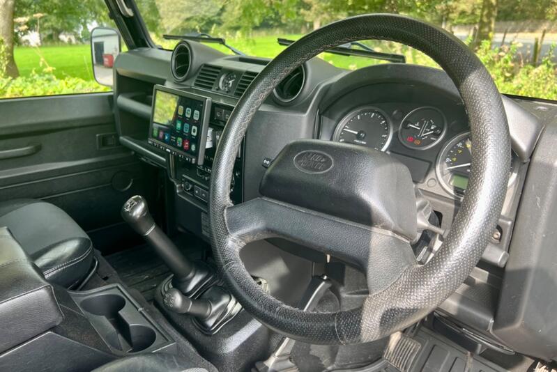 LAND ROVER DEFENDER 90