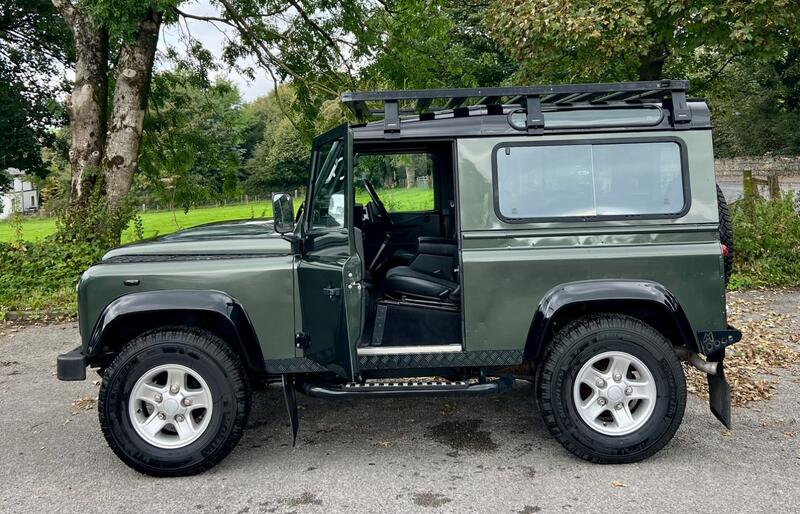 LAND ROVER DEFENDER 90