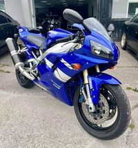 YAMAHA R1