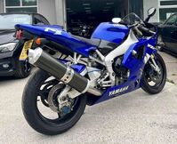 YAMAHA R1