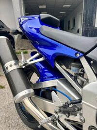 YAMAHA R1