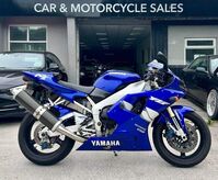 YAMAHA R1