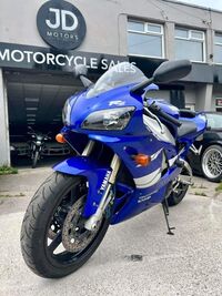 YAMAHA R1